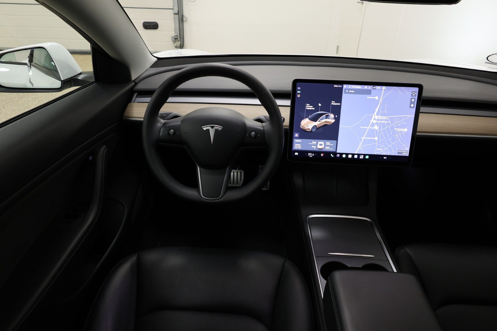 Hvid Tesla Model 3 fra 2021