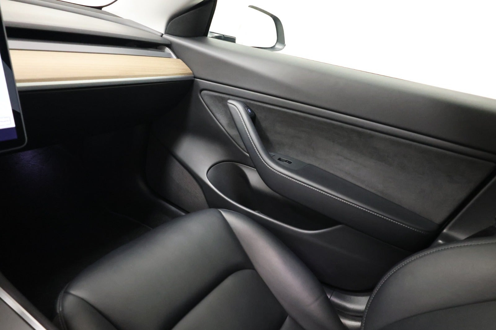 Hvid Tesla Model 3 fra 2021