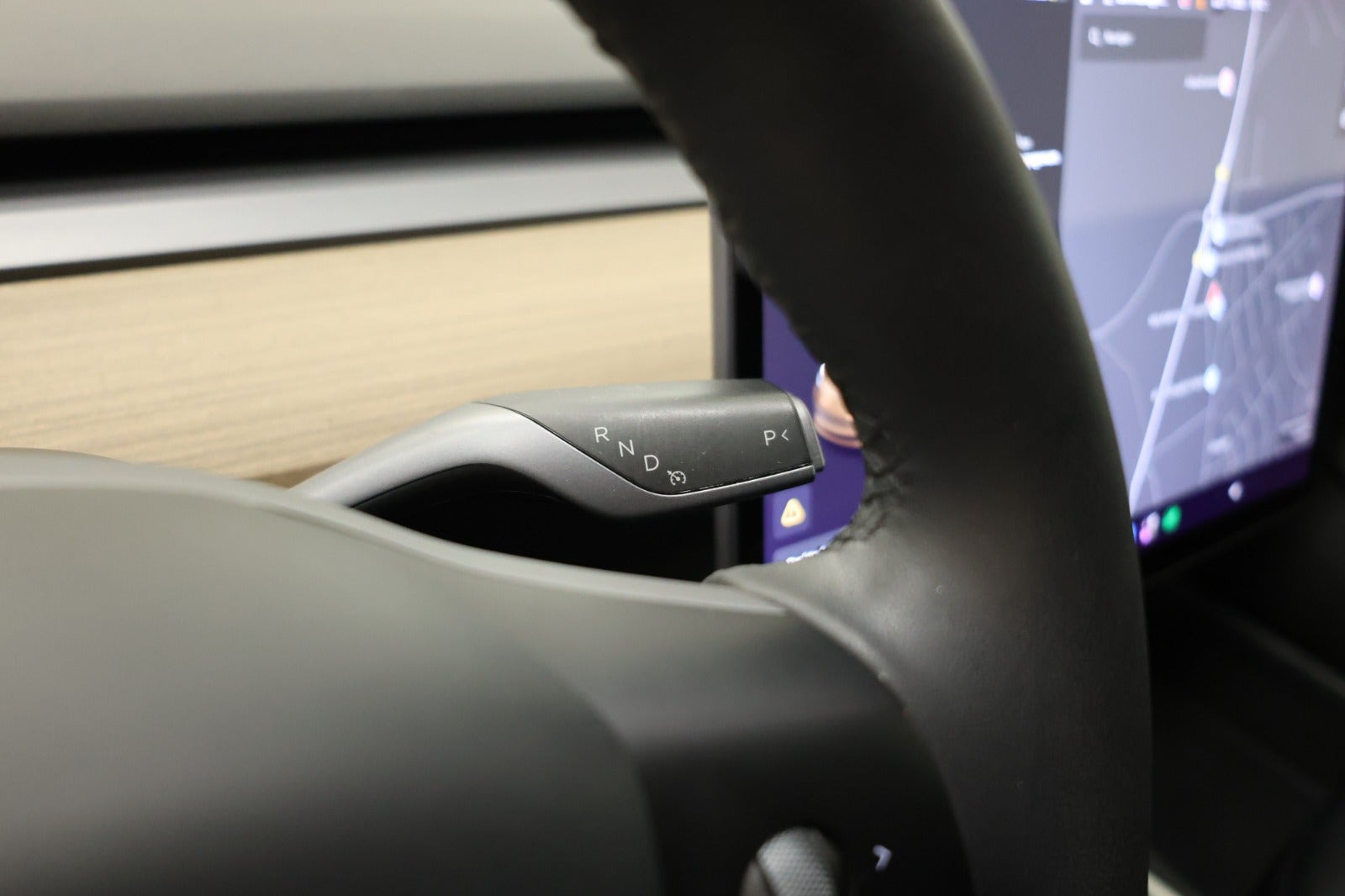 Hvid Tesla Model 3 fra 2021