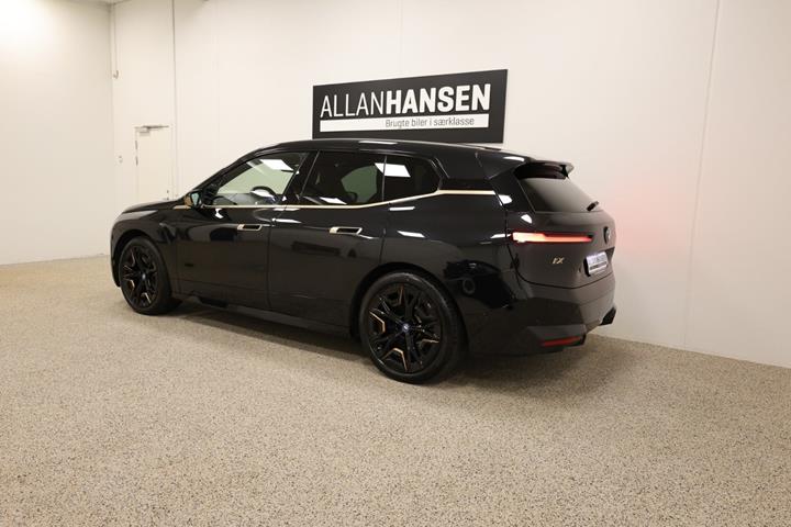 Sort BMW iX fra 2023