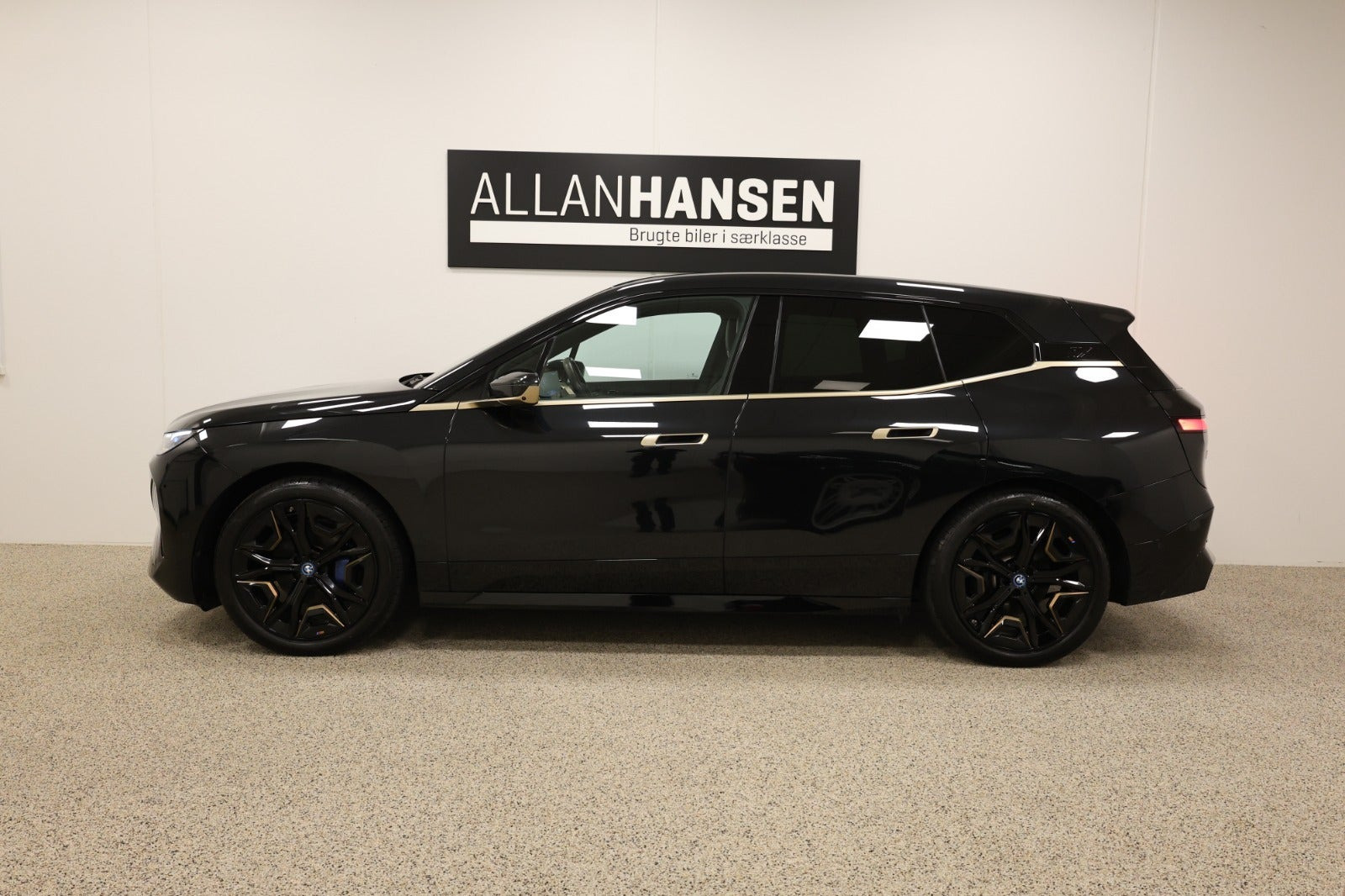 Sort BMW iX fra 2023