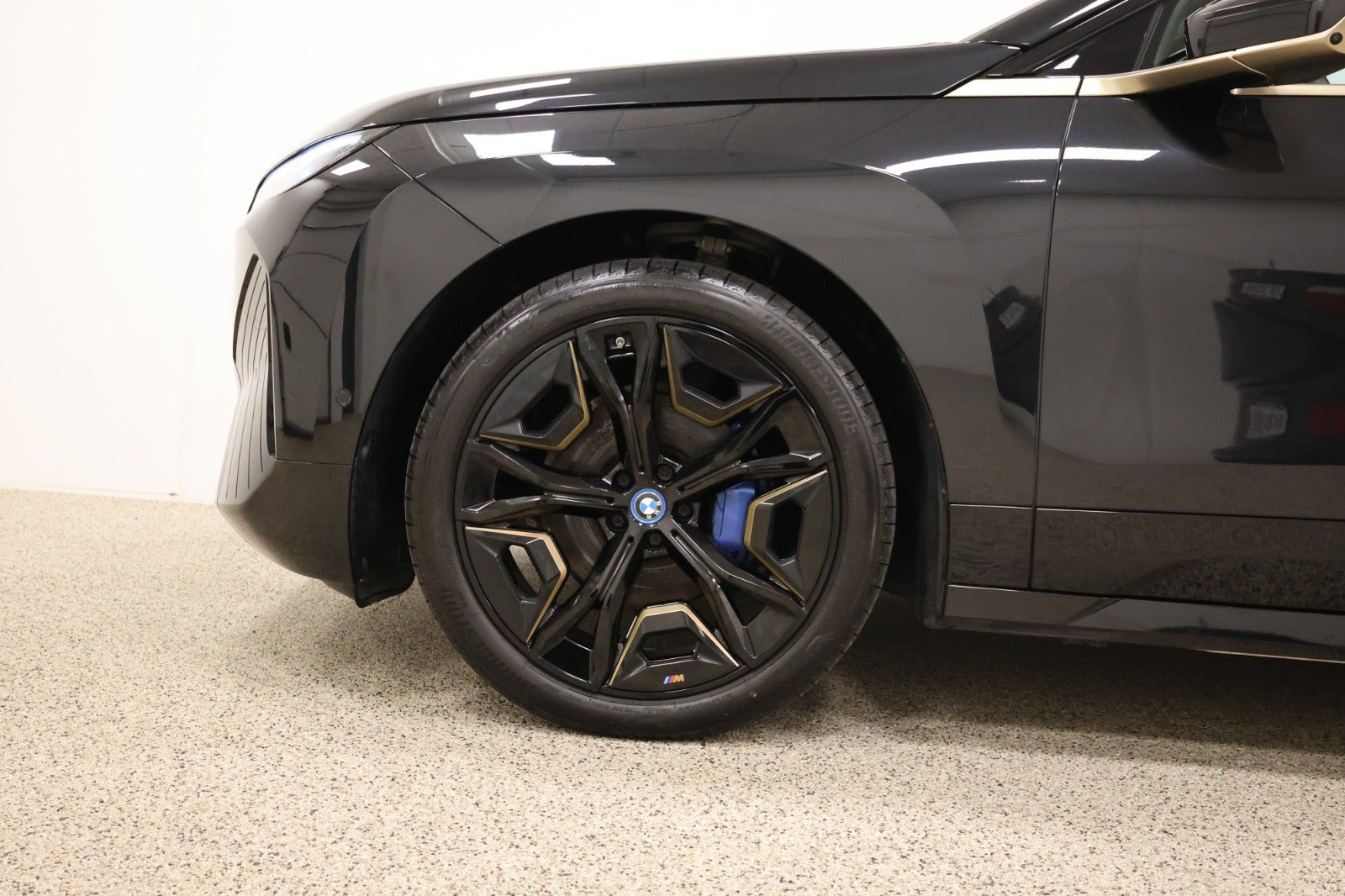 Sort BMW iX fra 2023