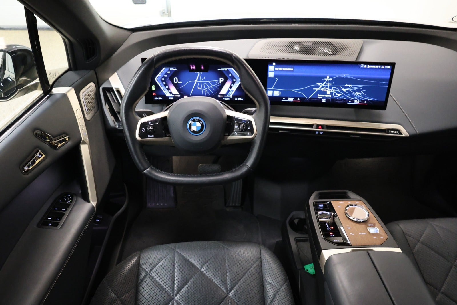 Sort BMW iX fra 2023