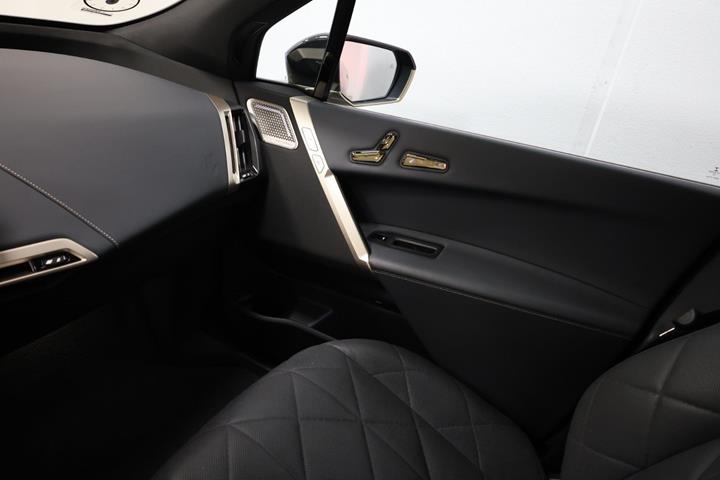 Sort BMW iX fra 2023