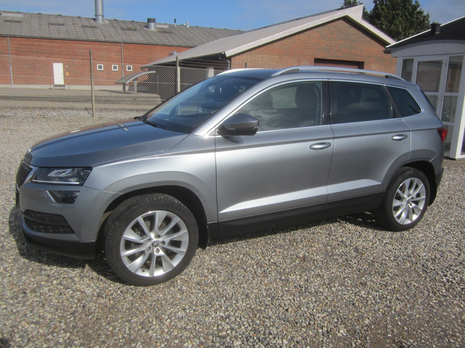 Grå Skoda Karoq fra 2020