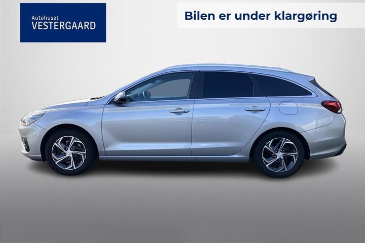Grå Hyundai i30 fra 2022