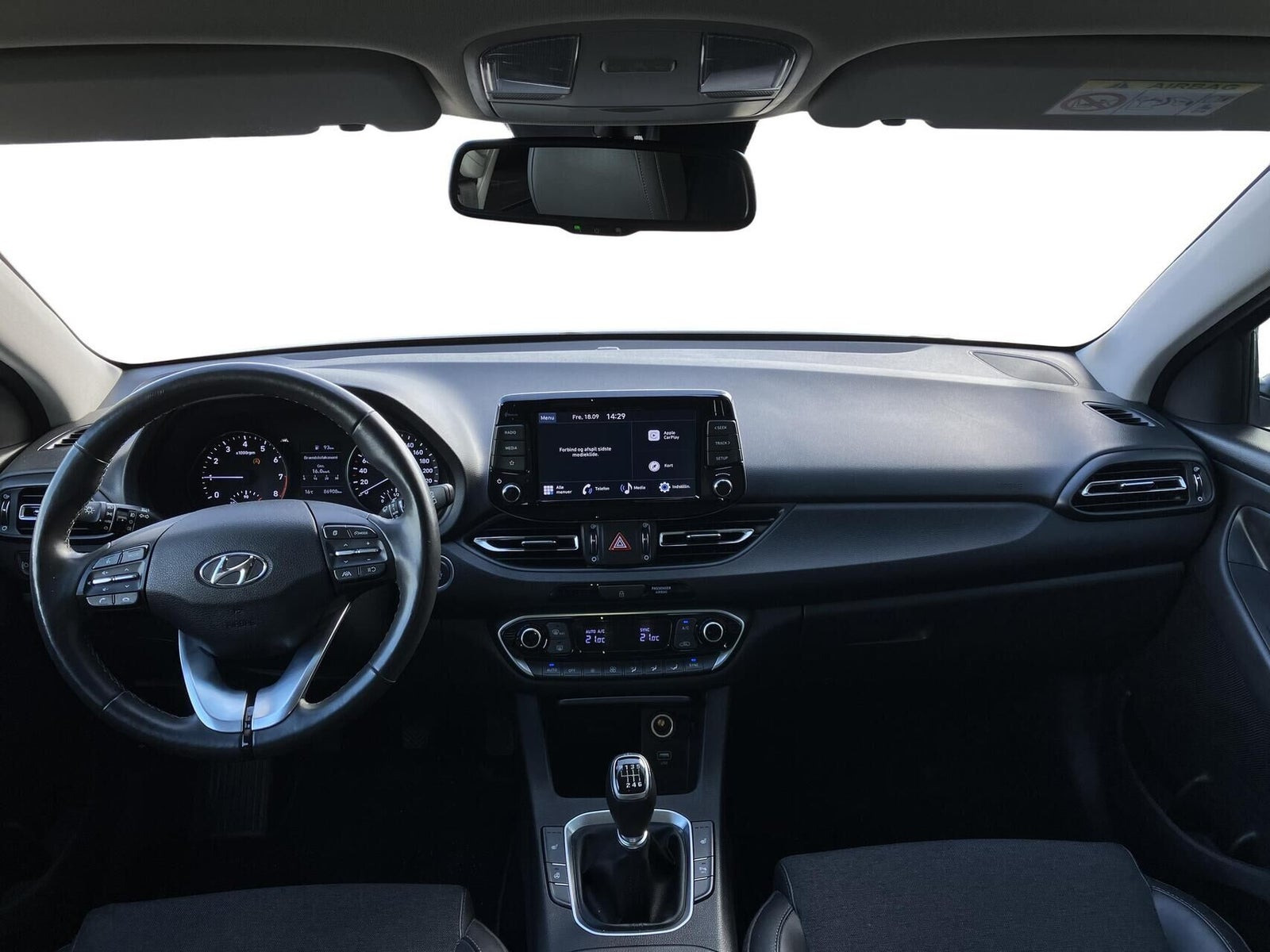 Grå Hyundai i30 fra 2022