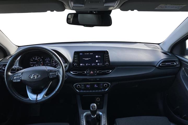 Grå Hyundai i30 fra 2022