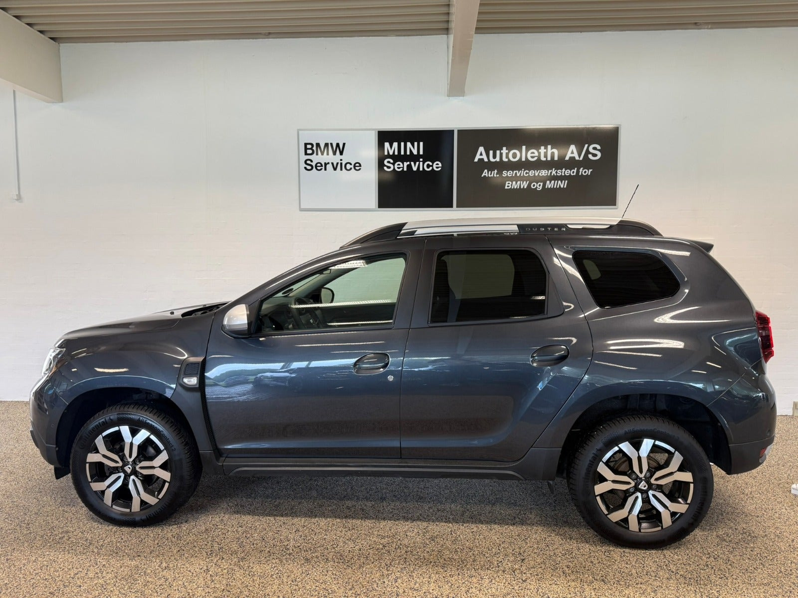 Grå Dacia Duster fra 2021