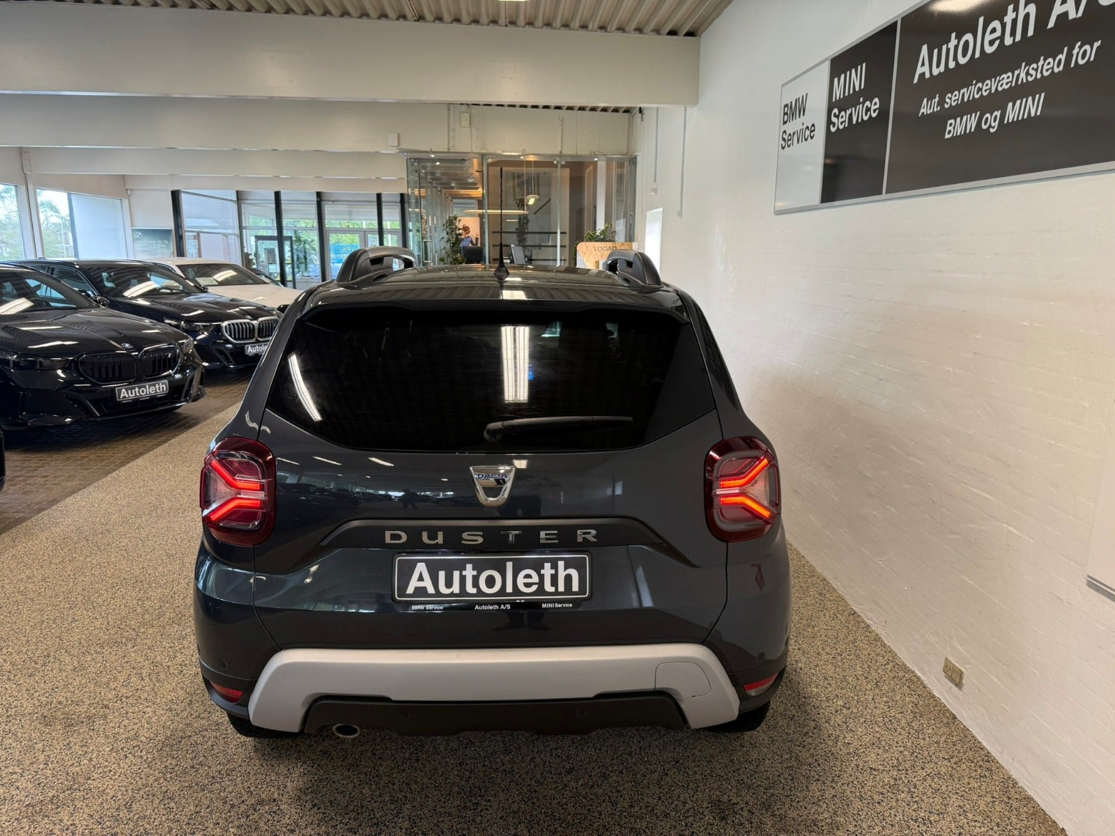 Grå Dacia Duster fra 2021