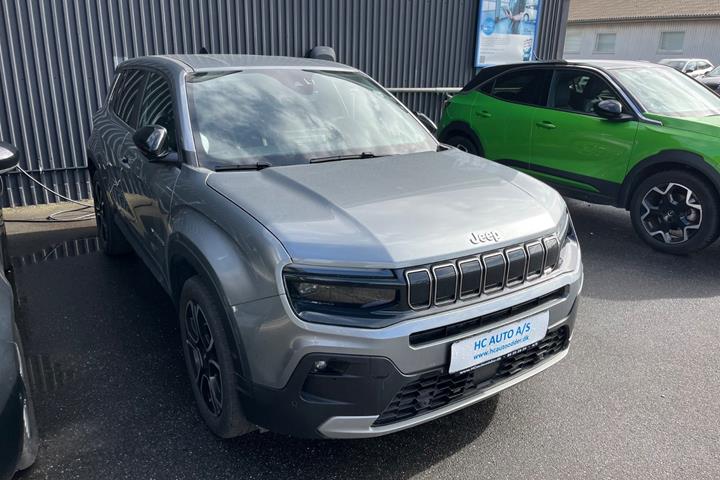Sølv Jeep Avenger fra 2025