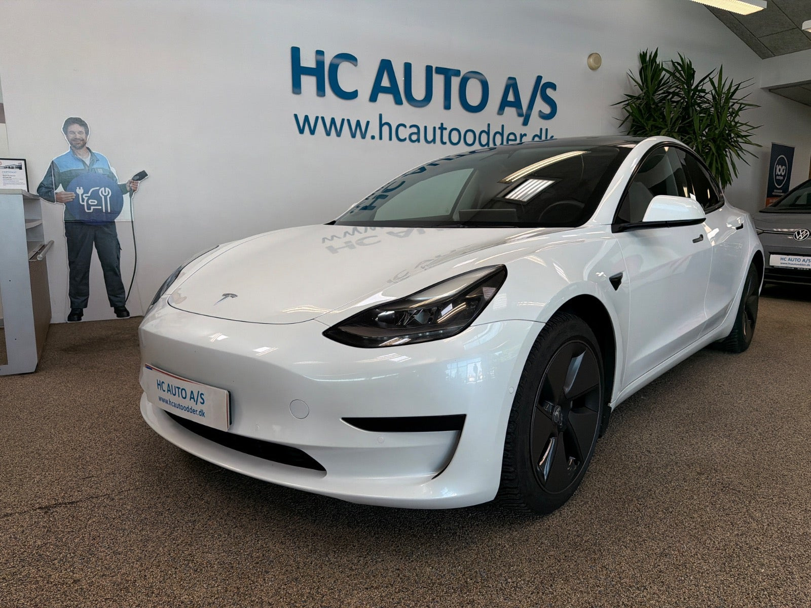 Hvid Tesla Model 3 fra 2021