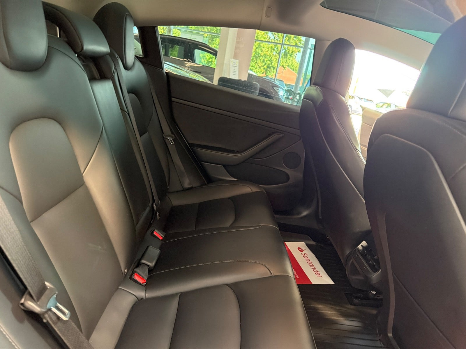 Hvid Tesla Model 3 fra 2021