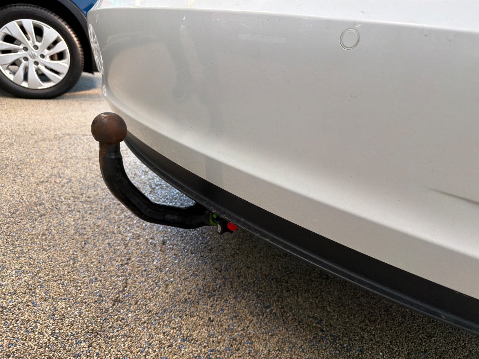 Hvid Tesla Model 3 fra 2021