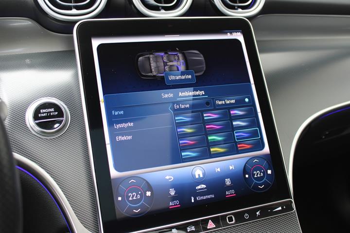 Blå Mercedes GLC300 e fra 2023