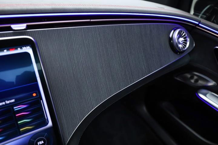 Sort Mercedes EQE350 SUV fra 2023
