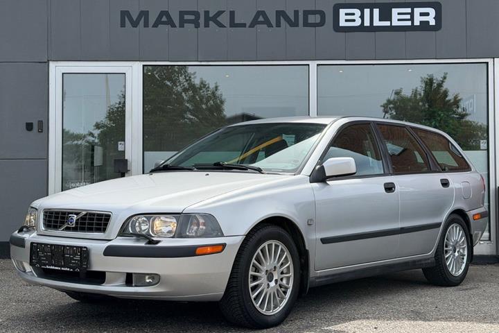 Sølv Volvo V40 fra 2002