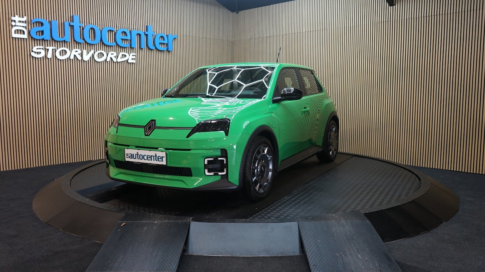 Grøn Renault 5 E-Tech fra 2025