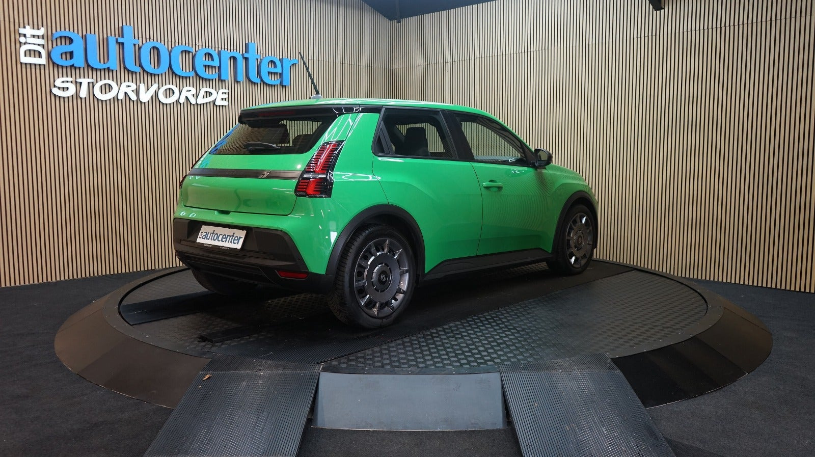 Grøn Renault 5 E-Tech fra 2025