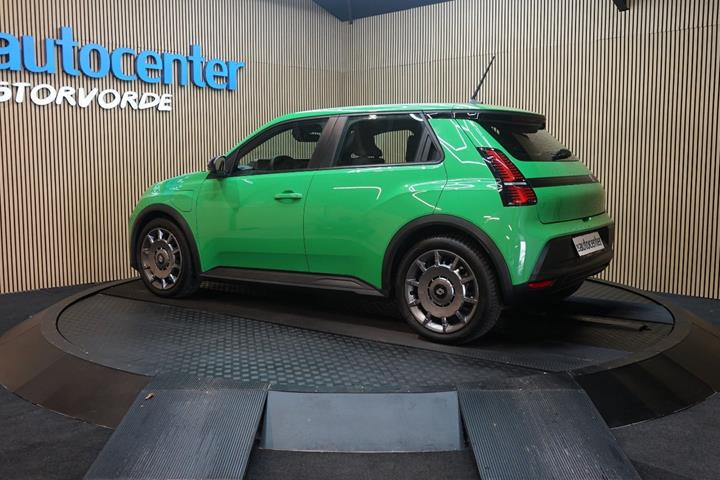Grøn Renault 5 E-Tech fra 2025