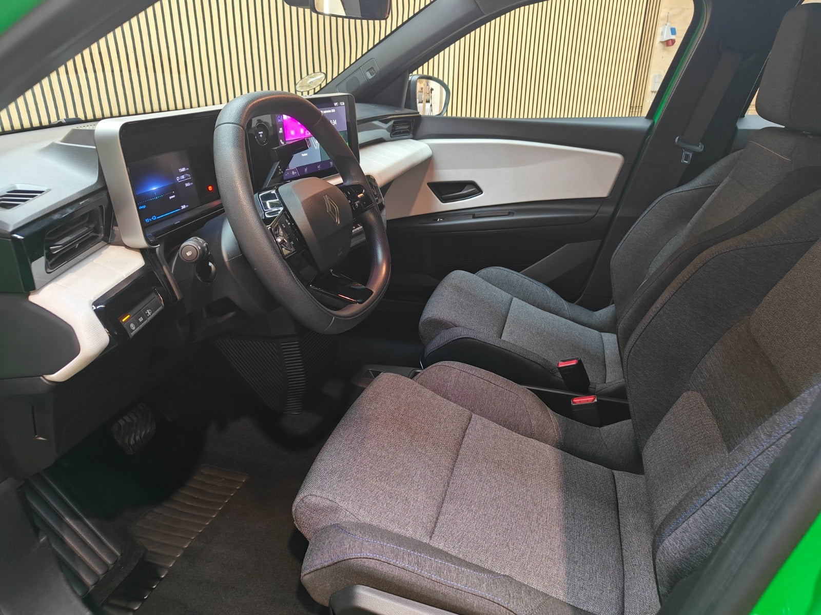 Grøn Renault 5 E-Tech fra 2025