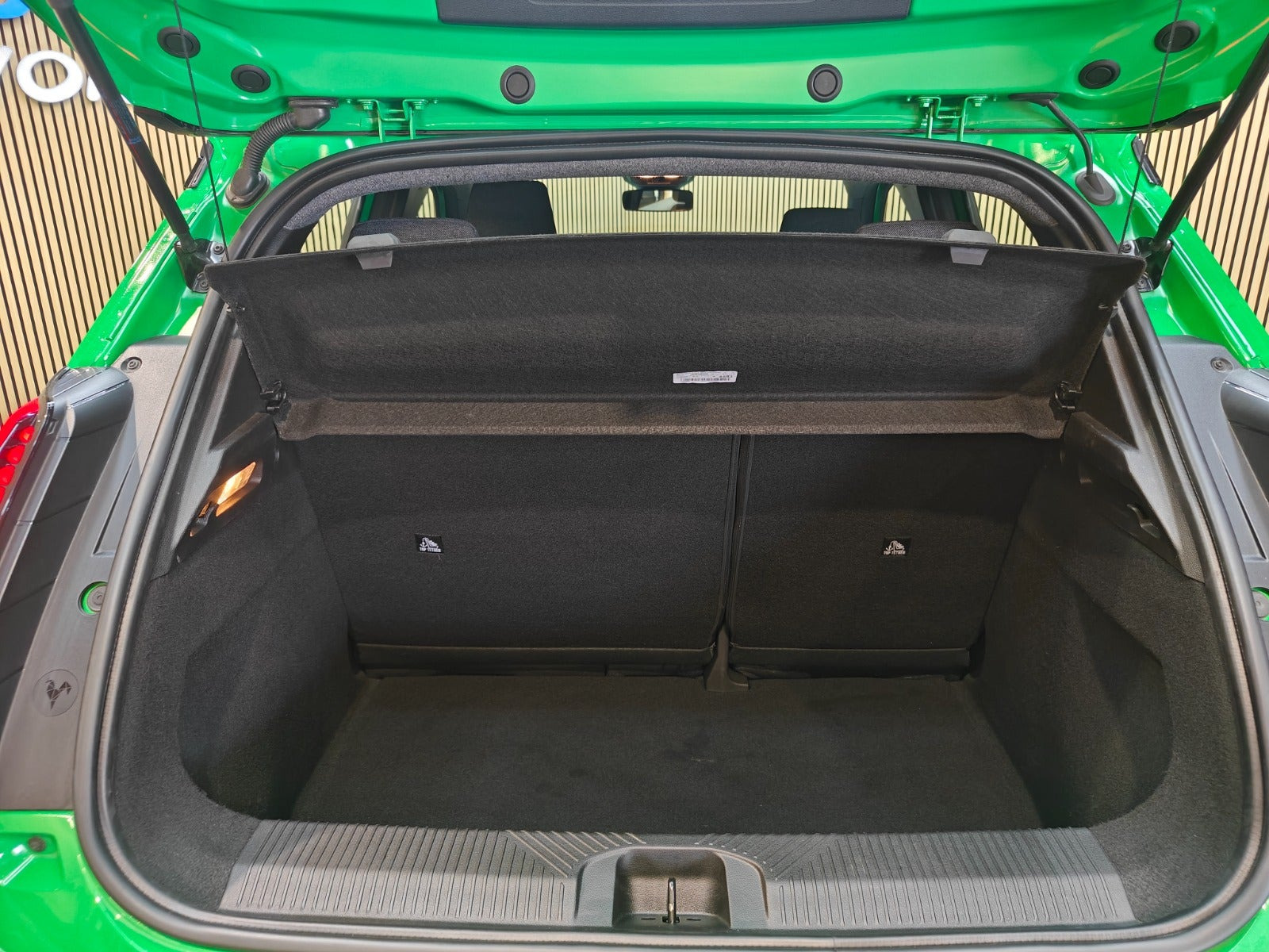 Grøn Renault 5 E-Tech fra 2025