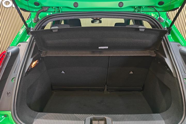 Grøn Renault 5 E-Tech fra 2025