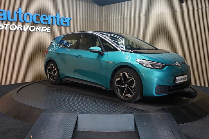 Turquoise VW ID.3 fra 2023 set udefra