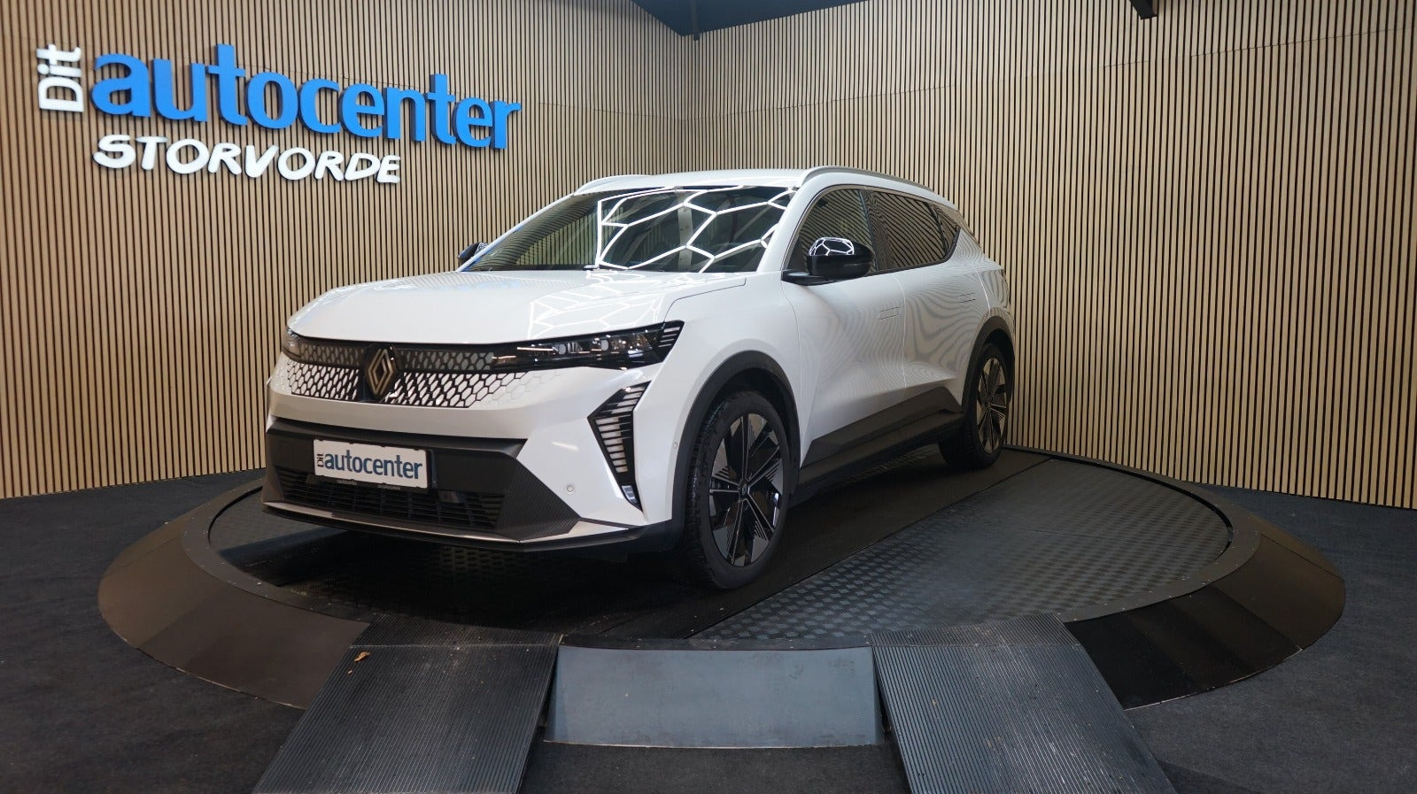 Hvid Renault Scenic E-Tech fra 2025