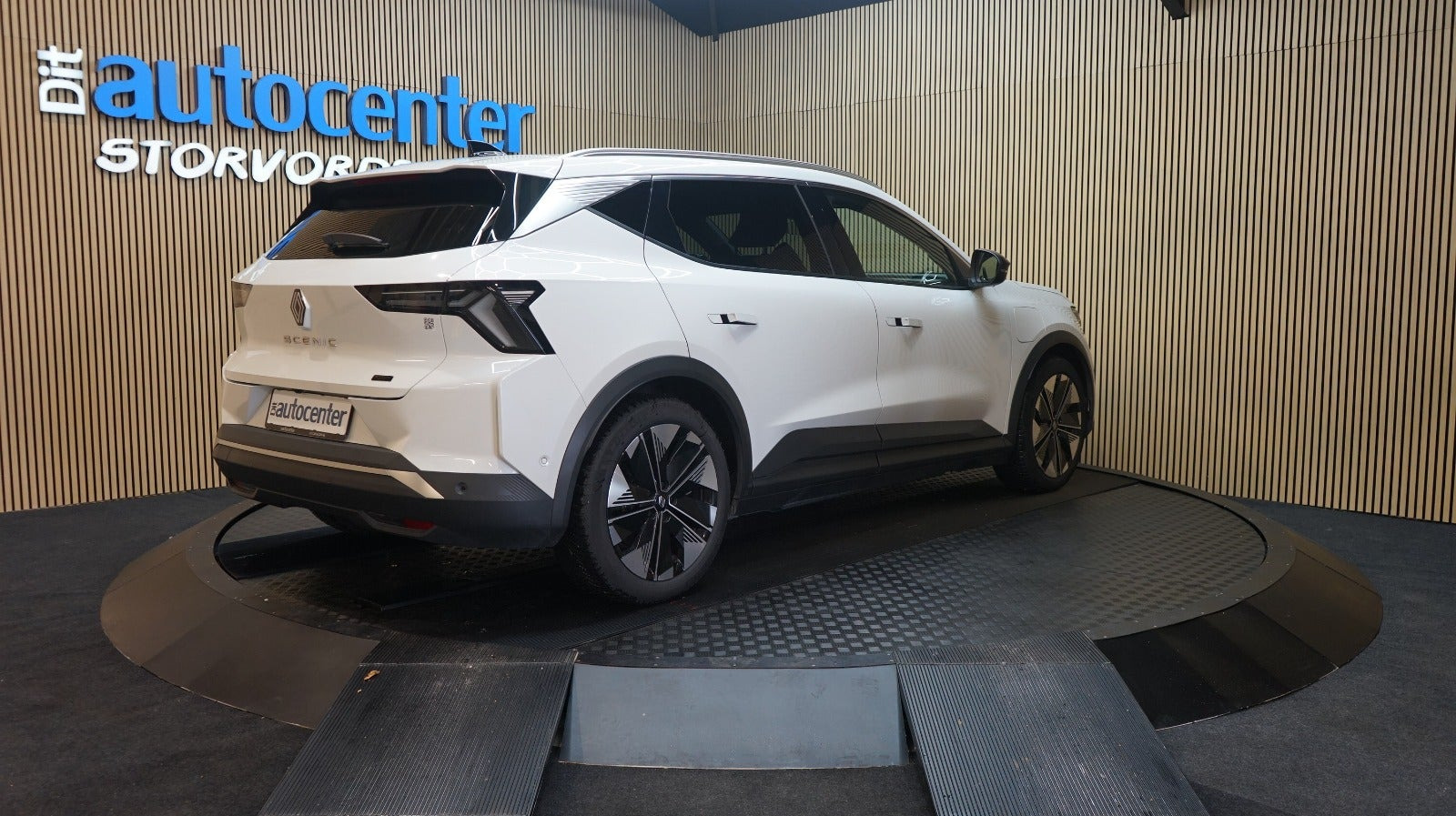Hvid Renault Scenic E-Tech fra 2025