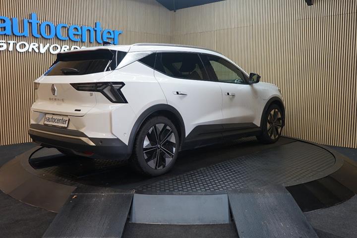 Hvid Renault Scenic E-Tech fra 2025