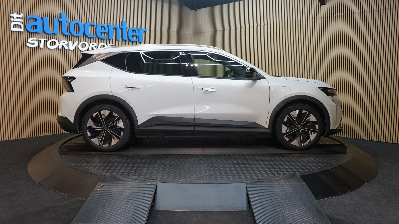 Hvid Renault Scenic E-Tech fra 2025