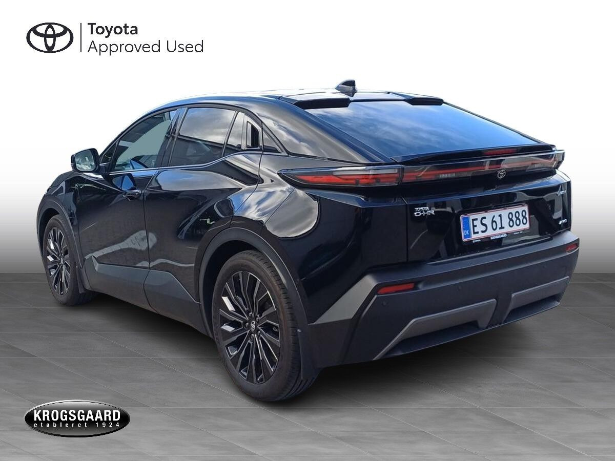 Sort Toyota C-HR+ fra 2025