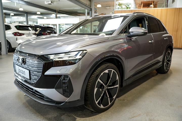 Grå Audi Q4 e-tron fra 2024