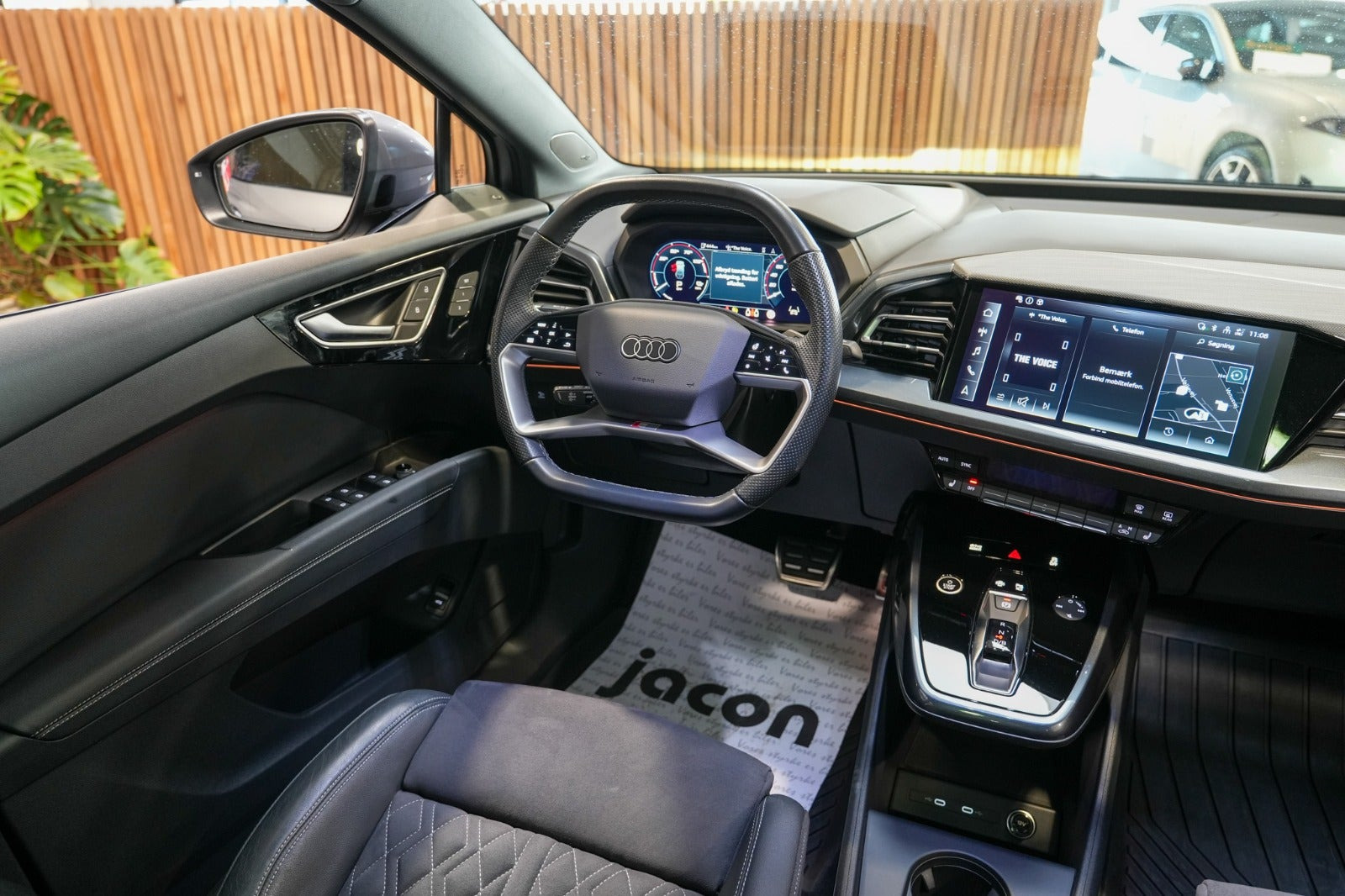 Grå Audi Q4 e-tron fra 2024
