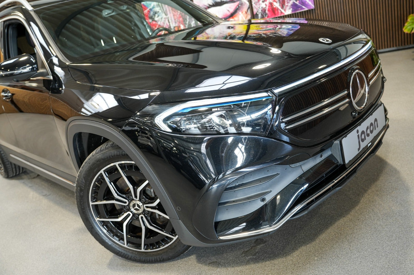 Sort Mercedes EQB250+ fra 2023