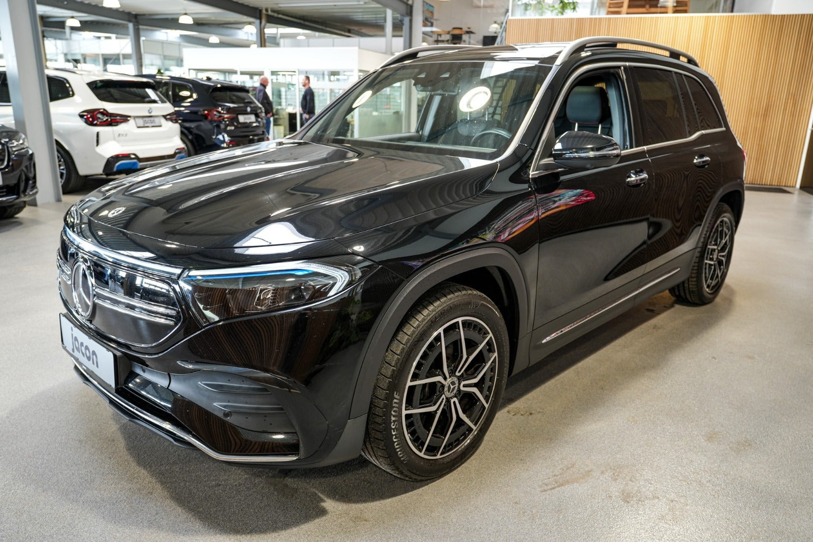 Sort Mercedes EQB250+ fra 2023