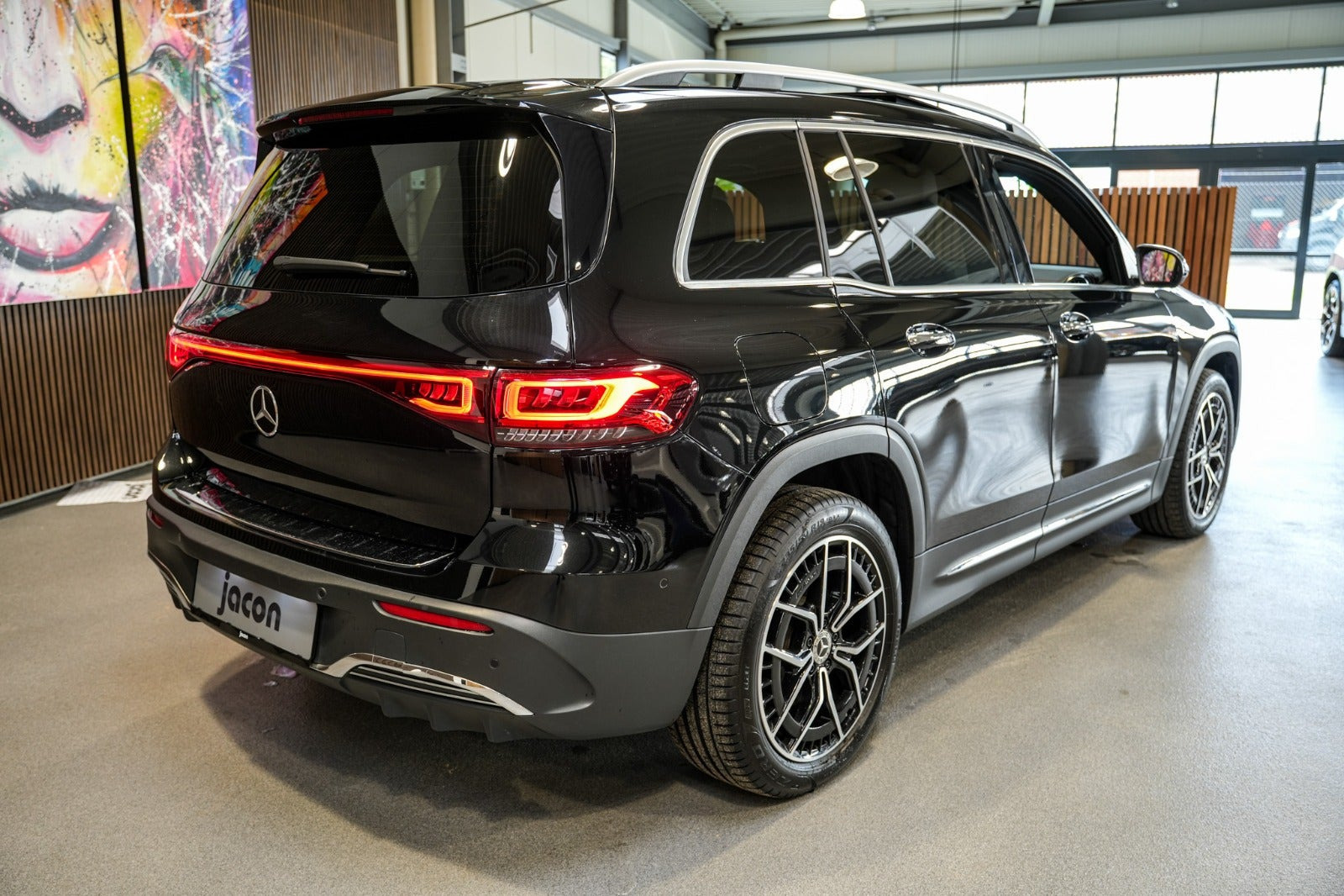 Sort Mercedes EQB250+ fra 2023