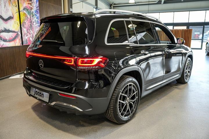 Sort Mercedes EQB250+ fra 2023