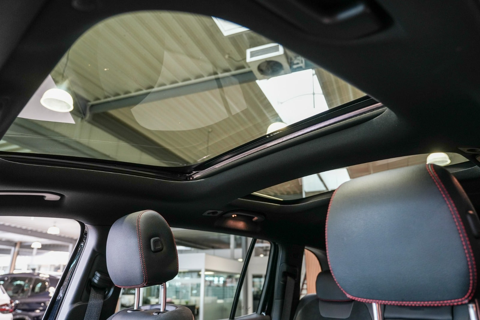 Sort Mercedes EQB250+ fra 2023