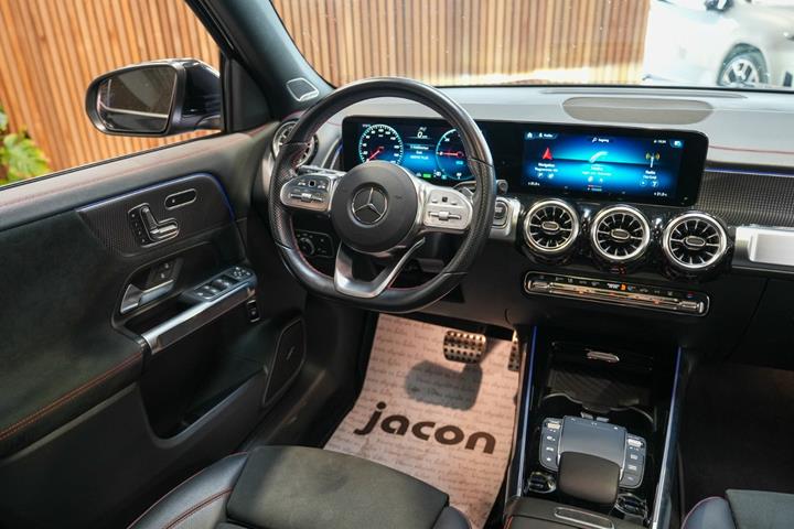 Sort Mercedes EQB250+ fra 2023