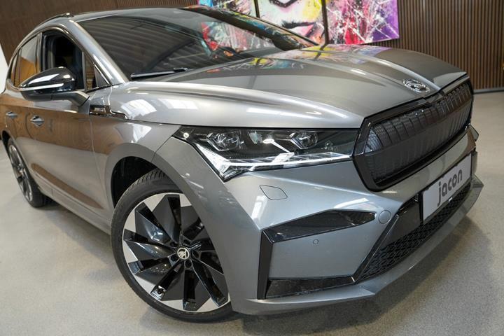 Grå Skoda Enyaq fra 2023
