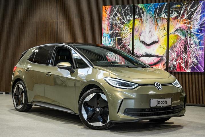 Grøn VW ID.3 fra 2023 set udefra