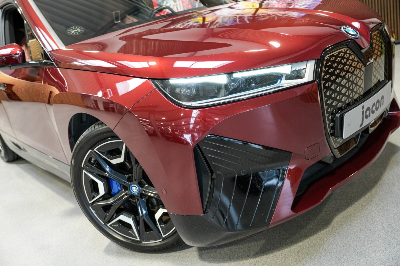 Grå BMW iX fra 2021
