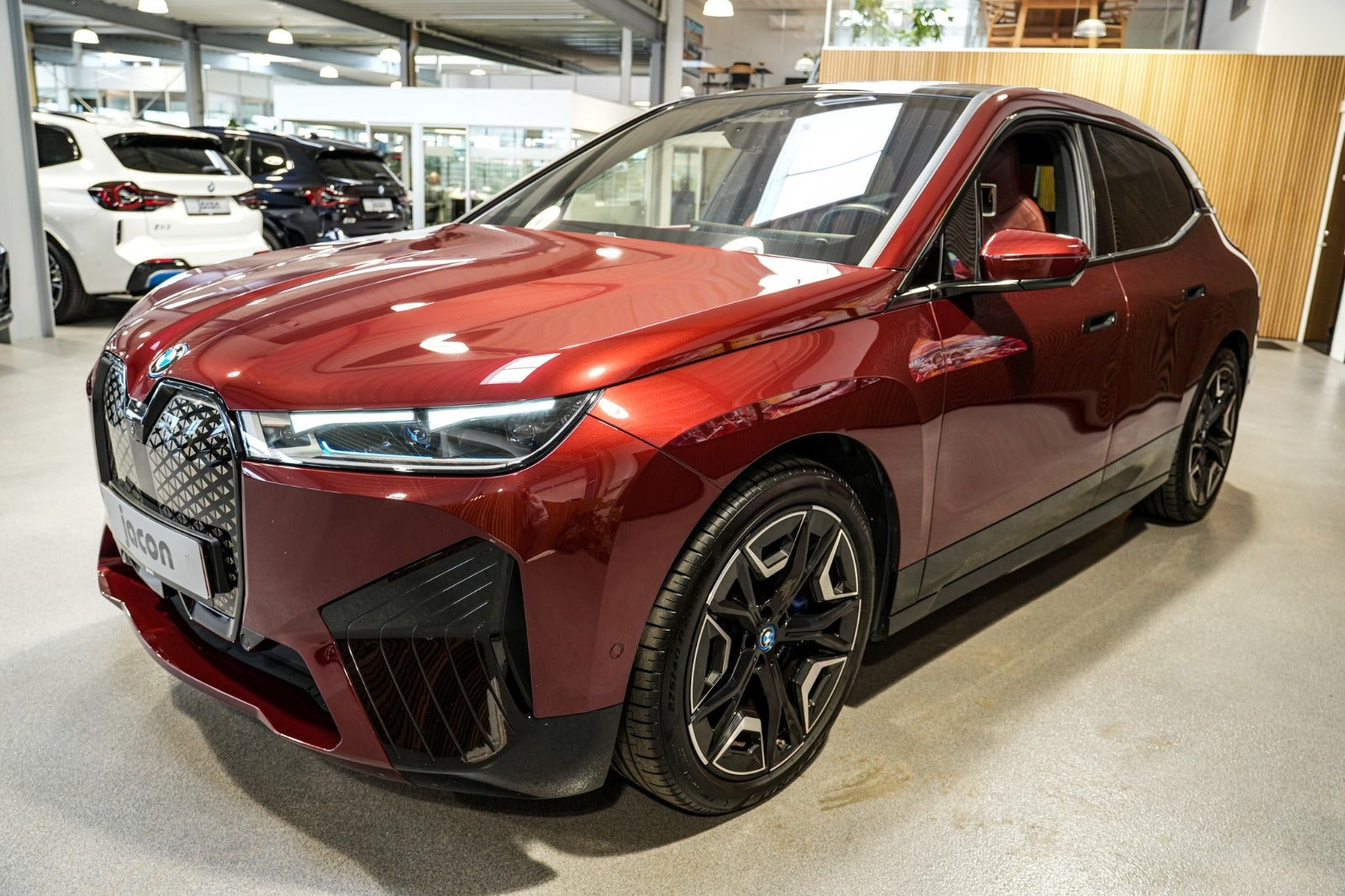 Grå BMW iX fra 2021