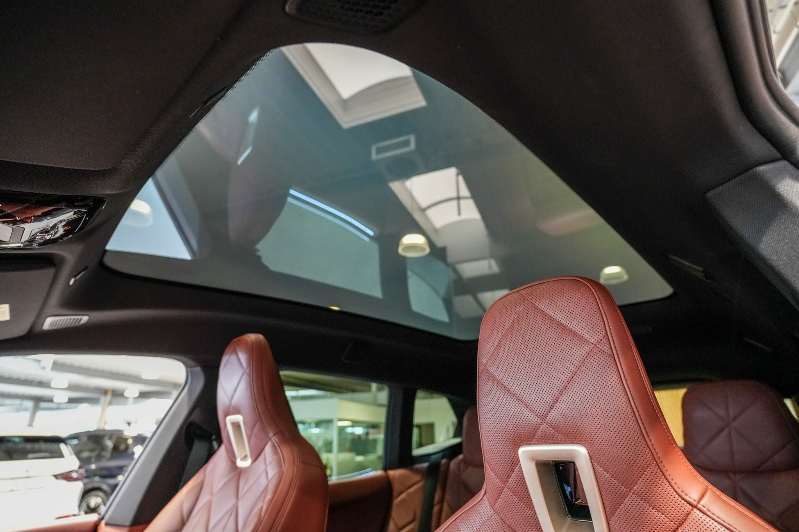Grå BMW iX fra 2021