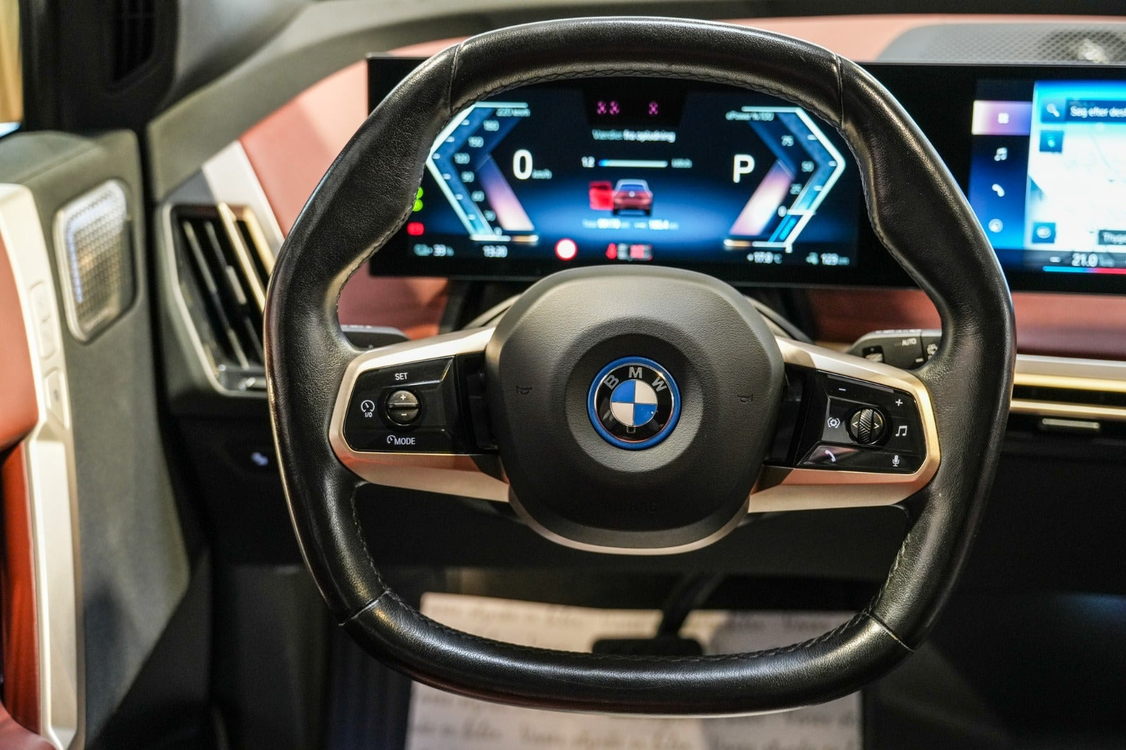 Grå BMW iX fra 2021