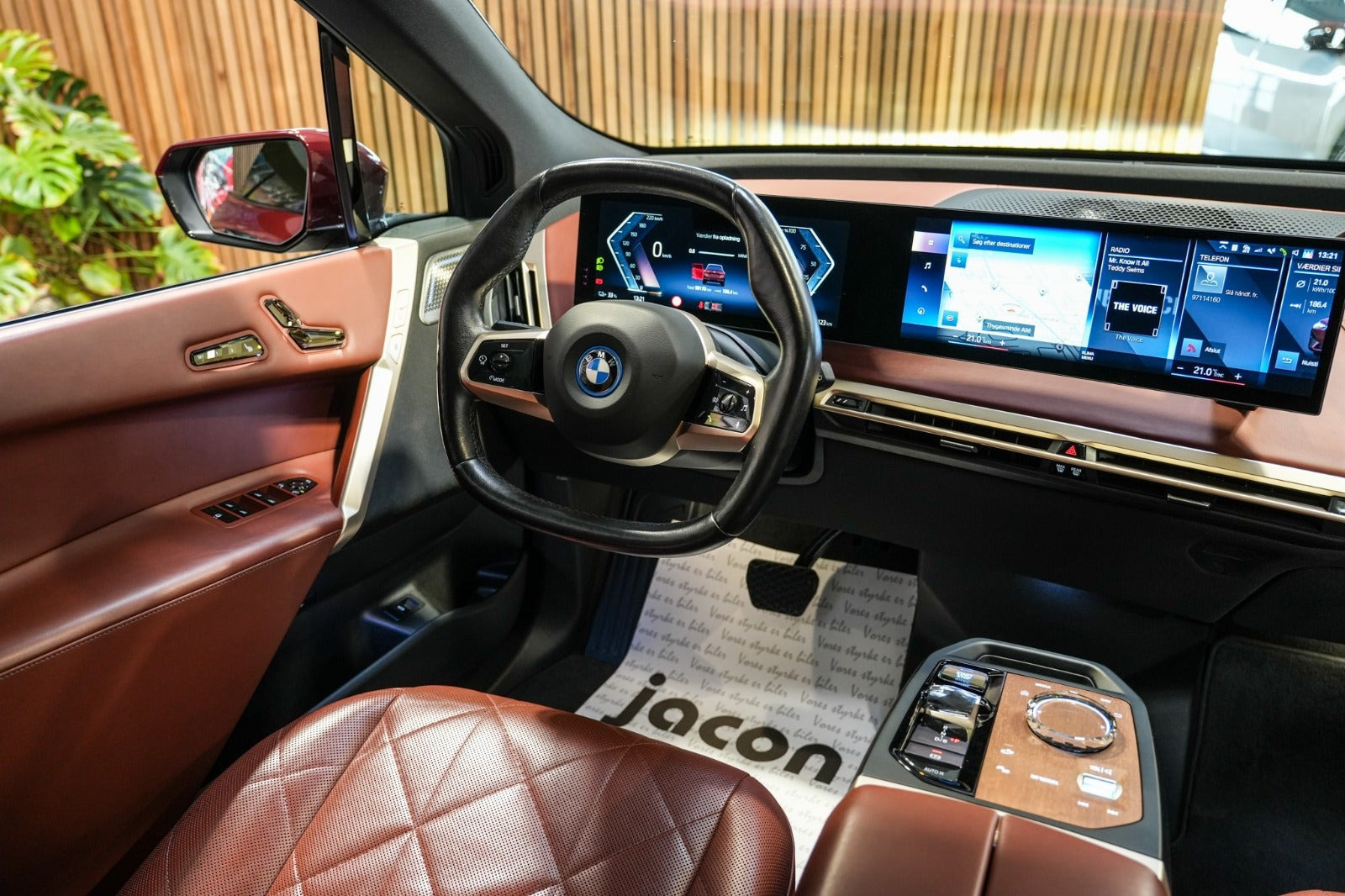 Grå BMW iX fra 2021