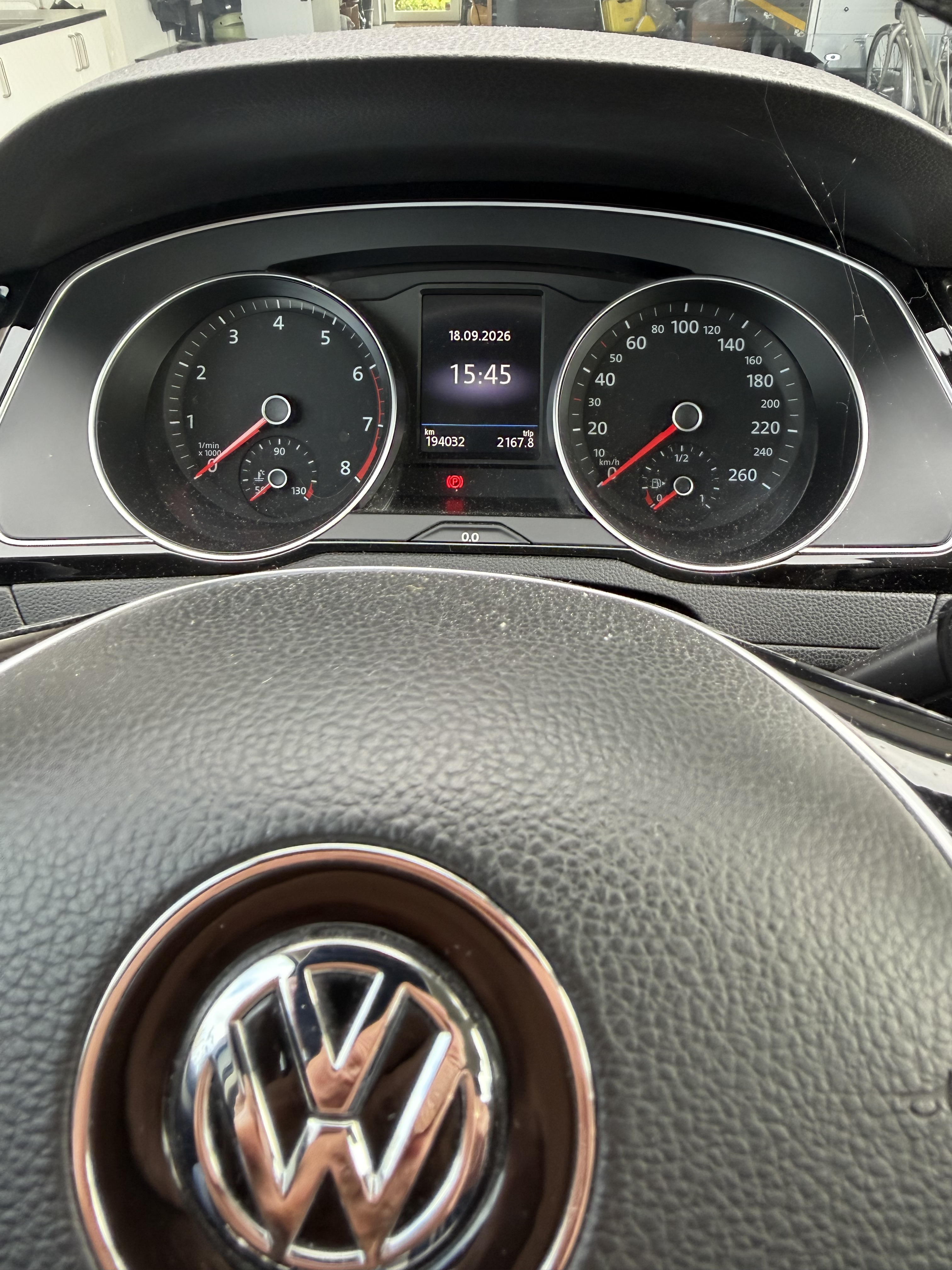 Grå VW Passat fra 2017