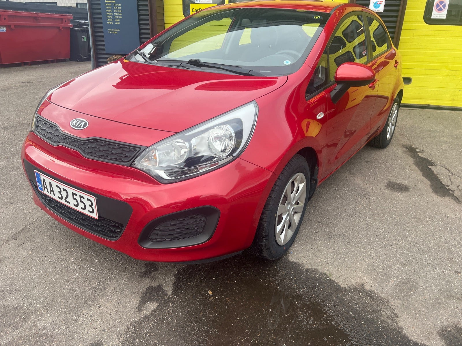 Rød Kia Rio fra 2012